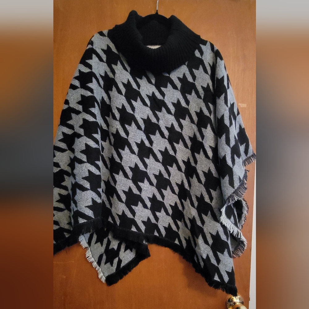 LOFT Black and Gray Houndstooth Sweater Poncho
